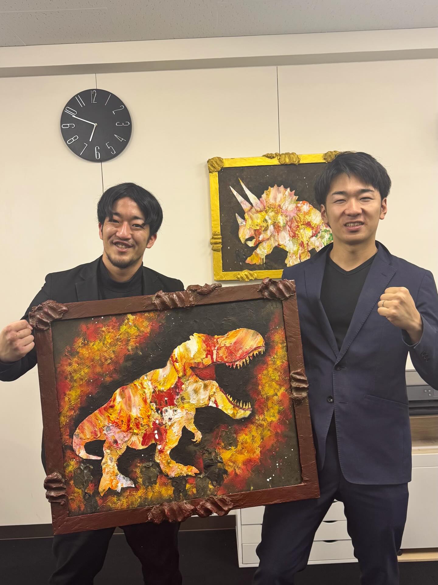東 樹生の作品と依頼者が一緒に写るギャラリー写真 覇王